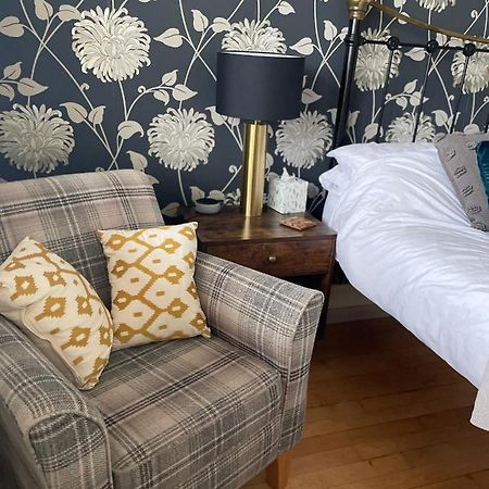 King Size Bed & En Suite Rolled Top Bath Private Lane 해러게이트 외부 사진