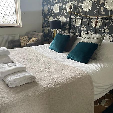 King Size Bed & En Suite Rolled Top Bath Private Lane 해러게이트 외부 사진