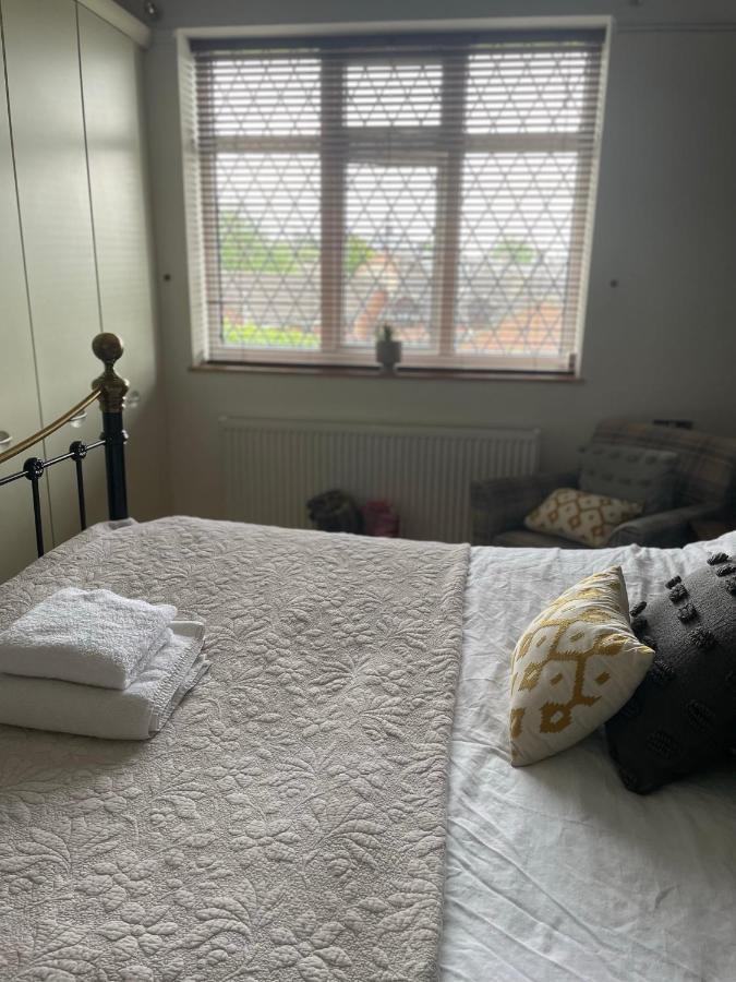King Size Bed & En Suite Rolled Top Bath Private Lane 해러게이트 외부 사진