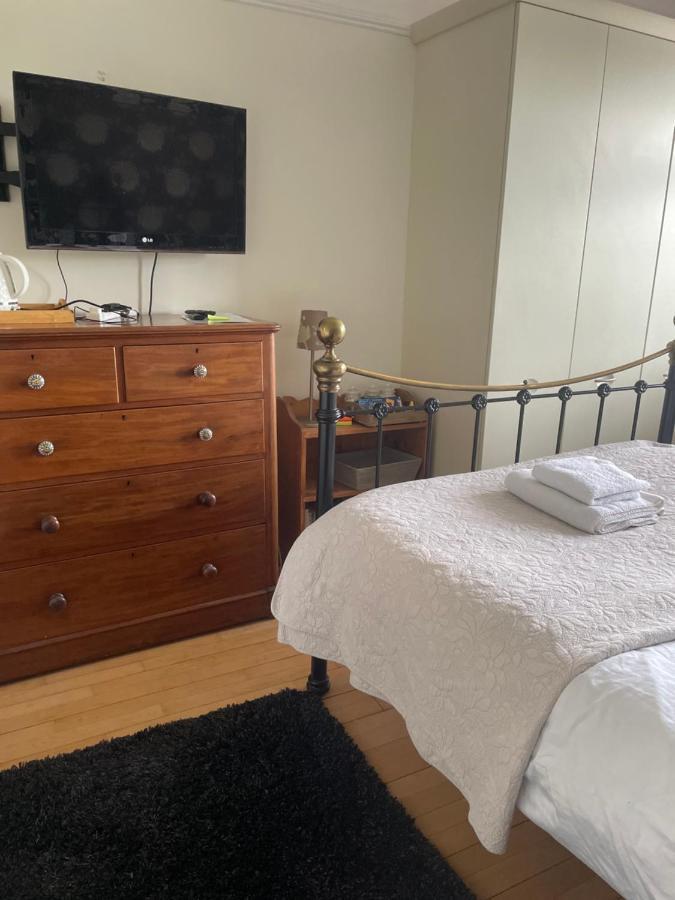 King Size Bed & En Suite Rolled Top Bath Private Lane 해러게이트 외부 사진