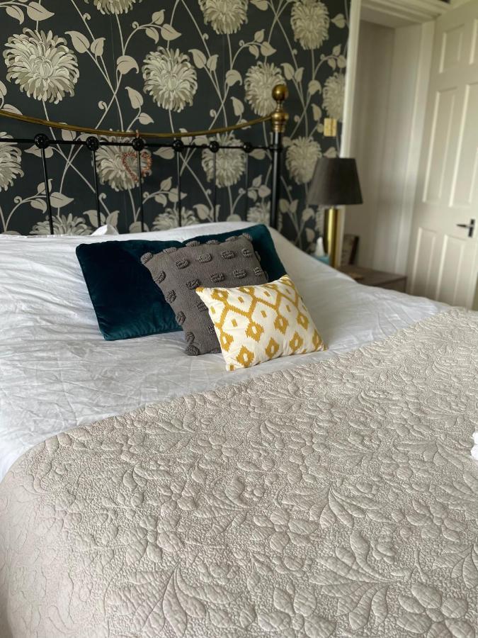 King Size Bed & En Suite Rolled Top Bath Private Lane 해러게이트 외부 사진