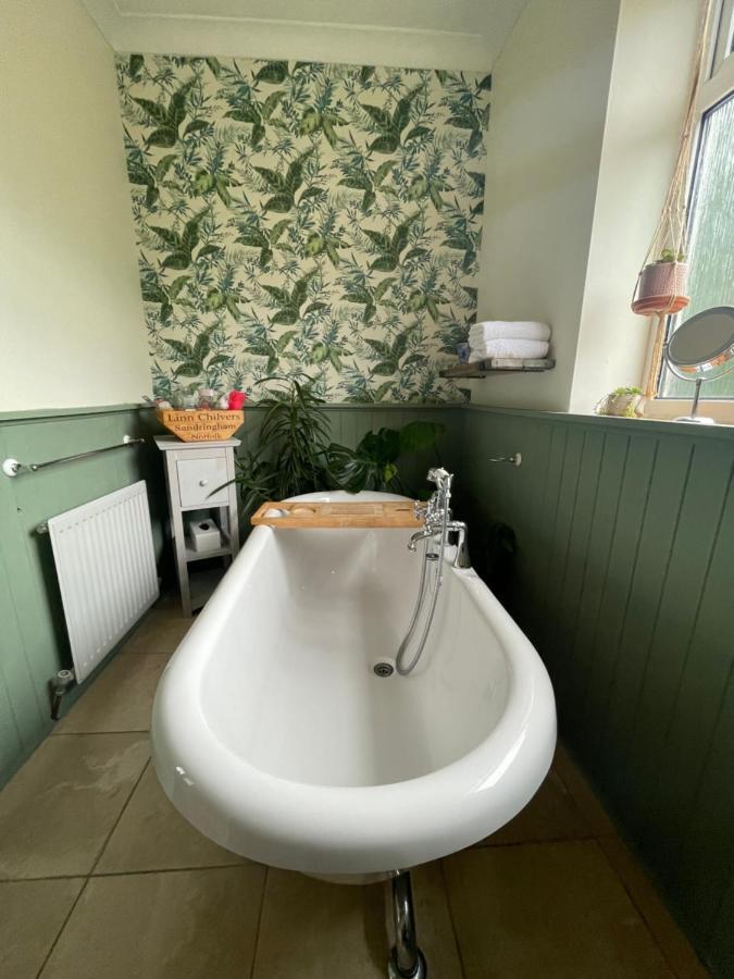 King Size Bed & En Suite Rolled Top Bath Private Lane 해러게이트 외부 사진